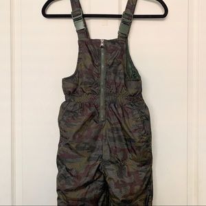 Kids 7 green camo snow bib overall pants